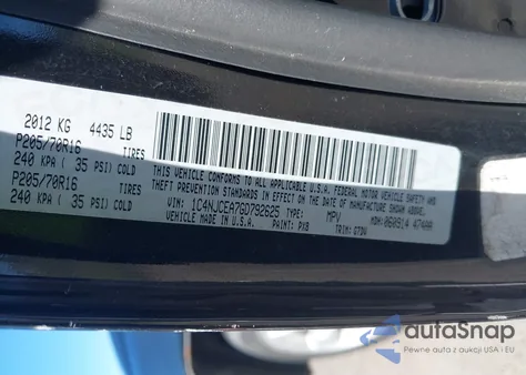 2016 Jeep Compass Latitude z USA, uszkodzony, nr VIN 1C4NJCEA7GD792625